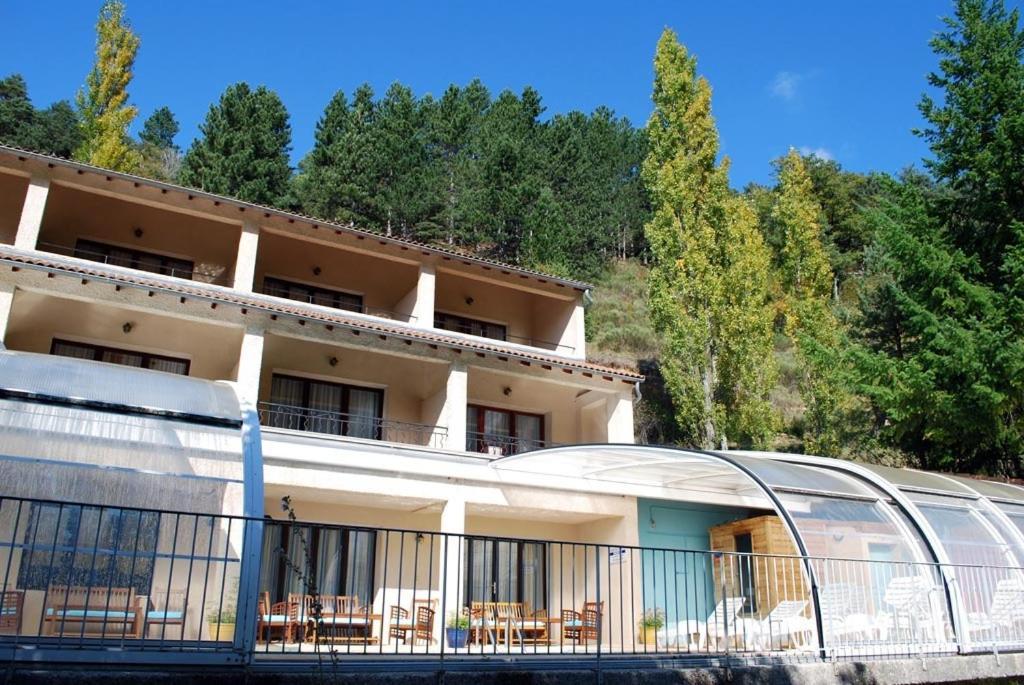 Hotel Le Mont Barral Creyers Bagian luar foto
