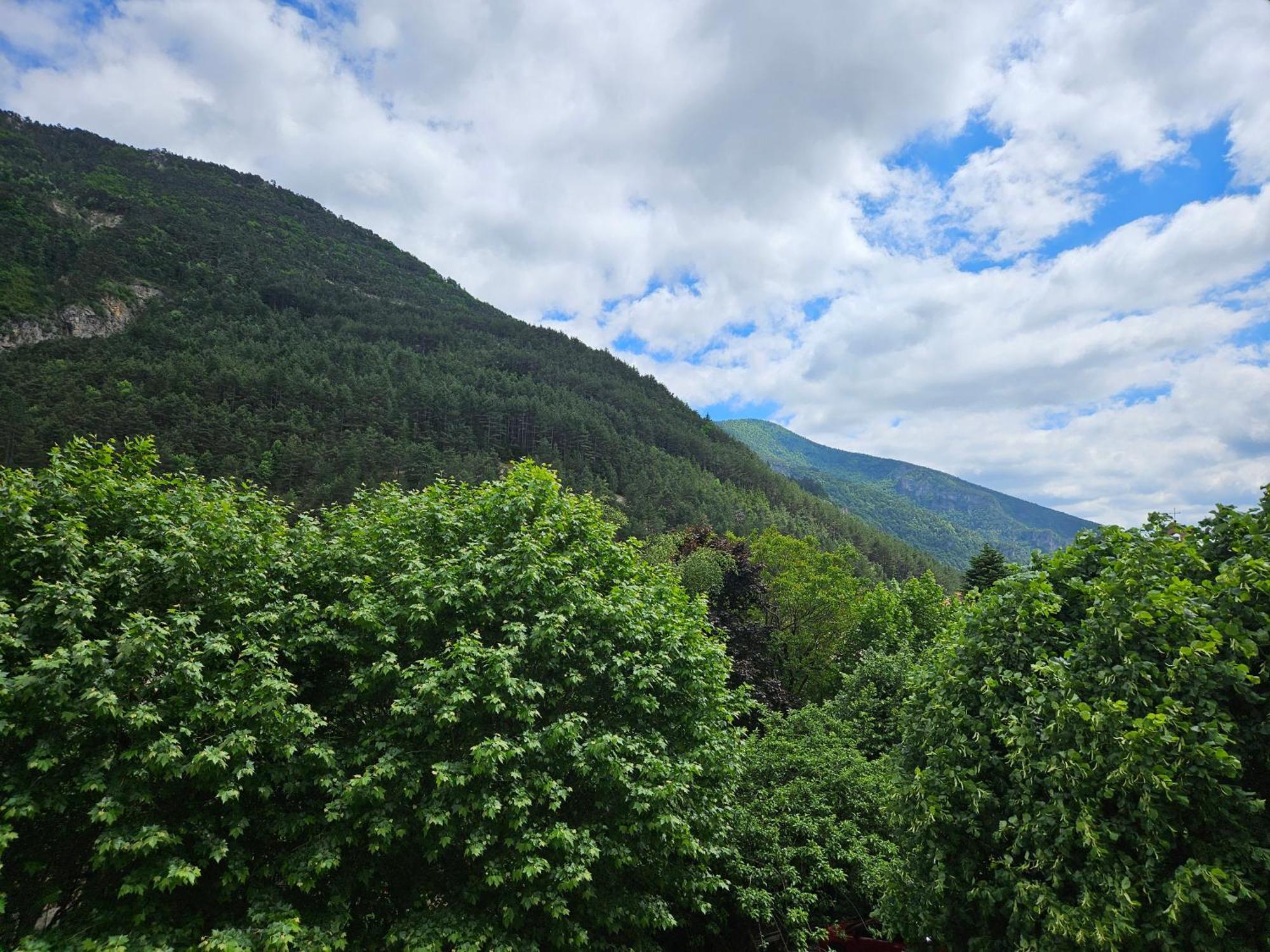 Hotel Le Mont Barral Creyers Bagian luar foto