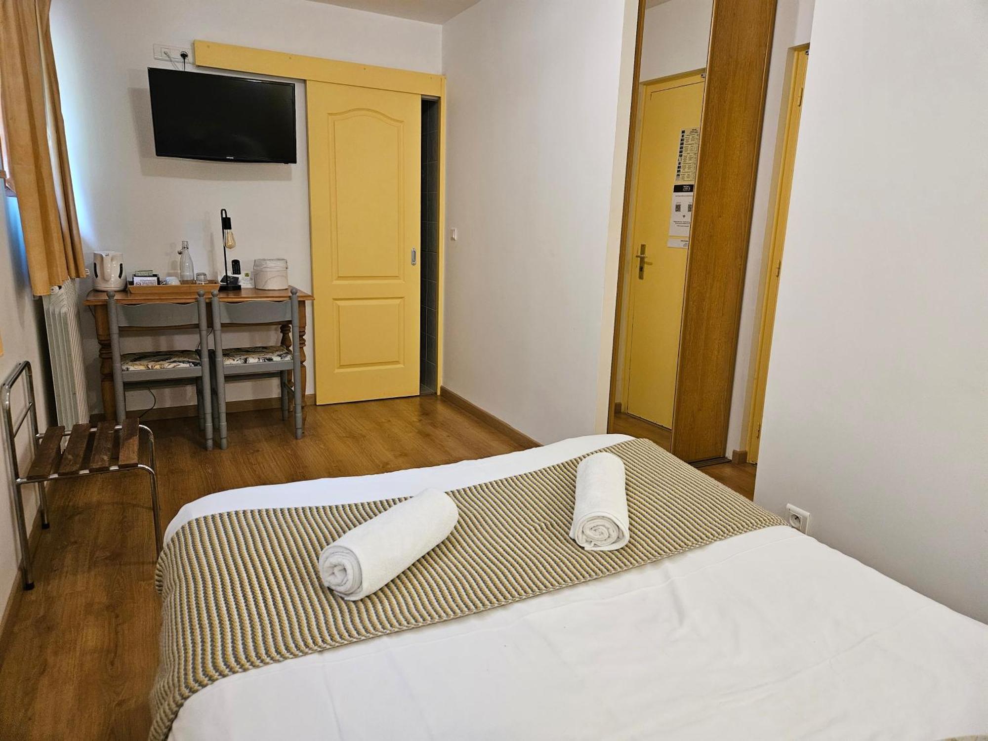 Hotel Le Mont Barral Creyers Bagian luar foto