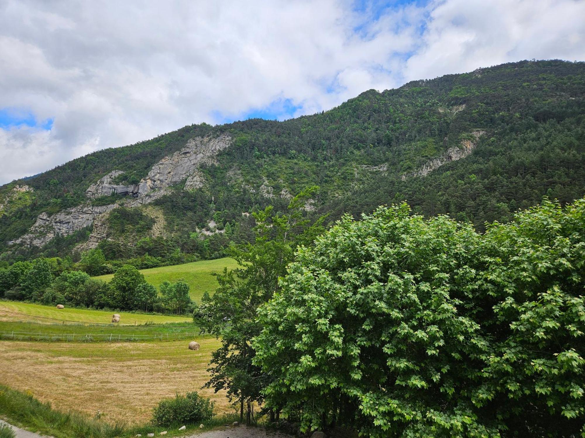 Hotel Le Mont Barral Creyers Bagian luar foto