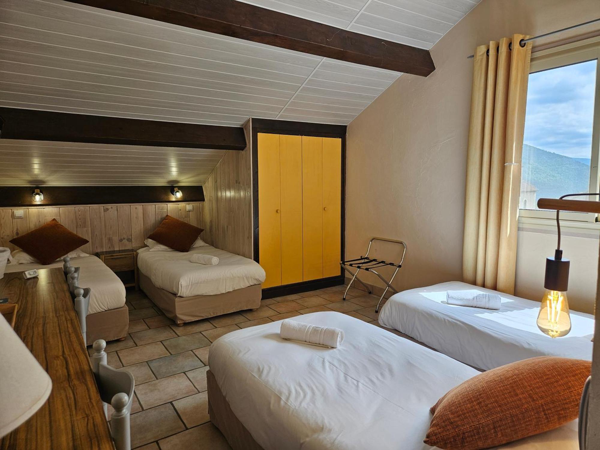 Hotel Le Mont Barral Creyers Bagian luar foto