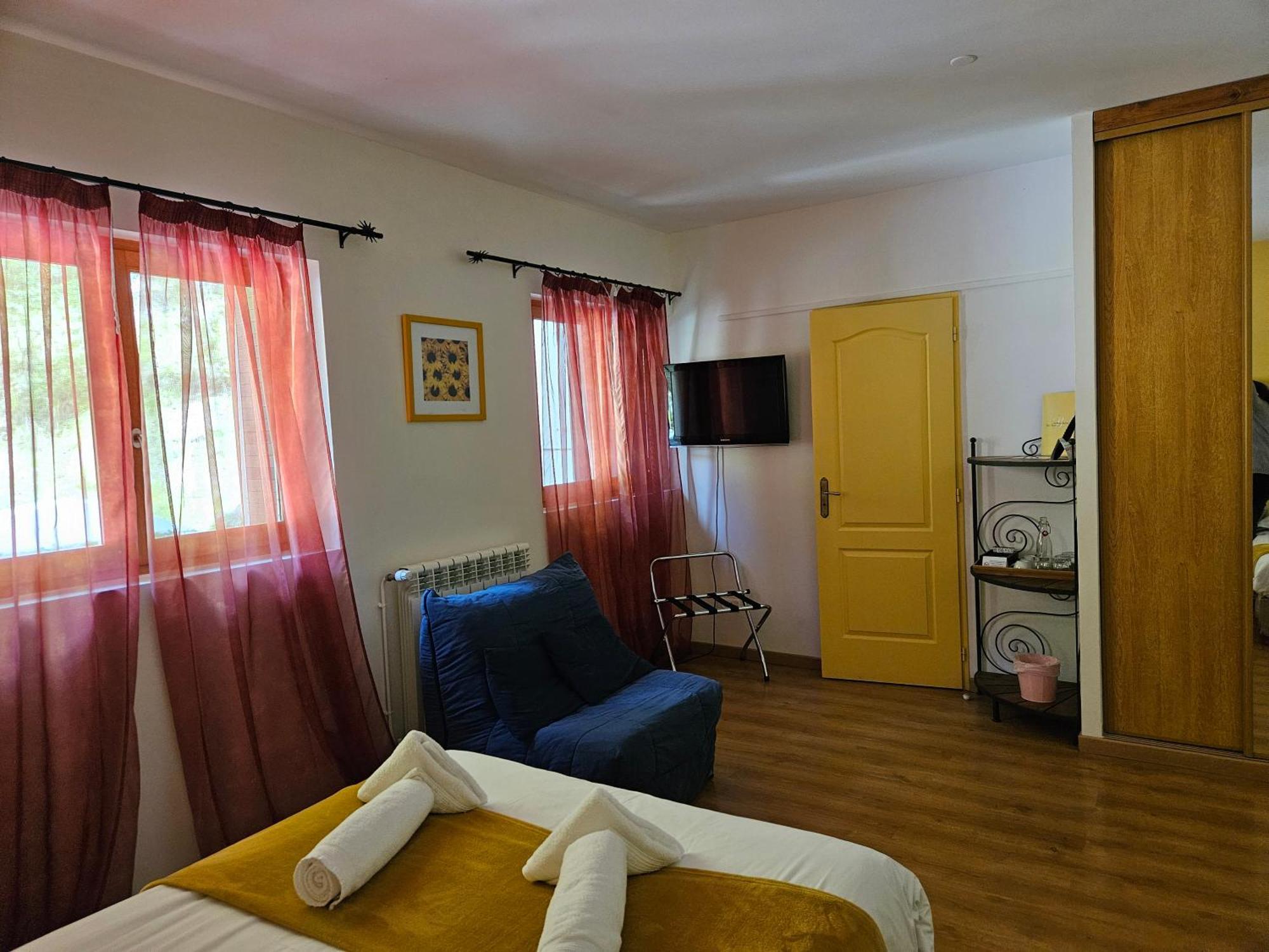 Hotel Le Mont Barral Creyers Bagian luar foto