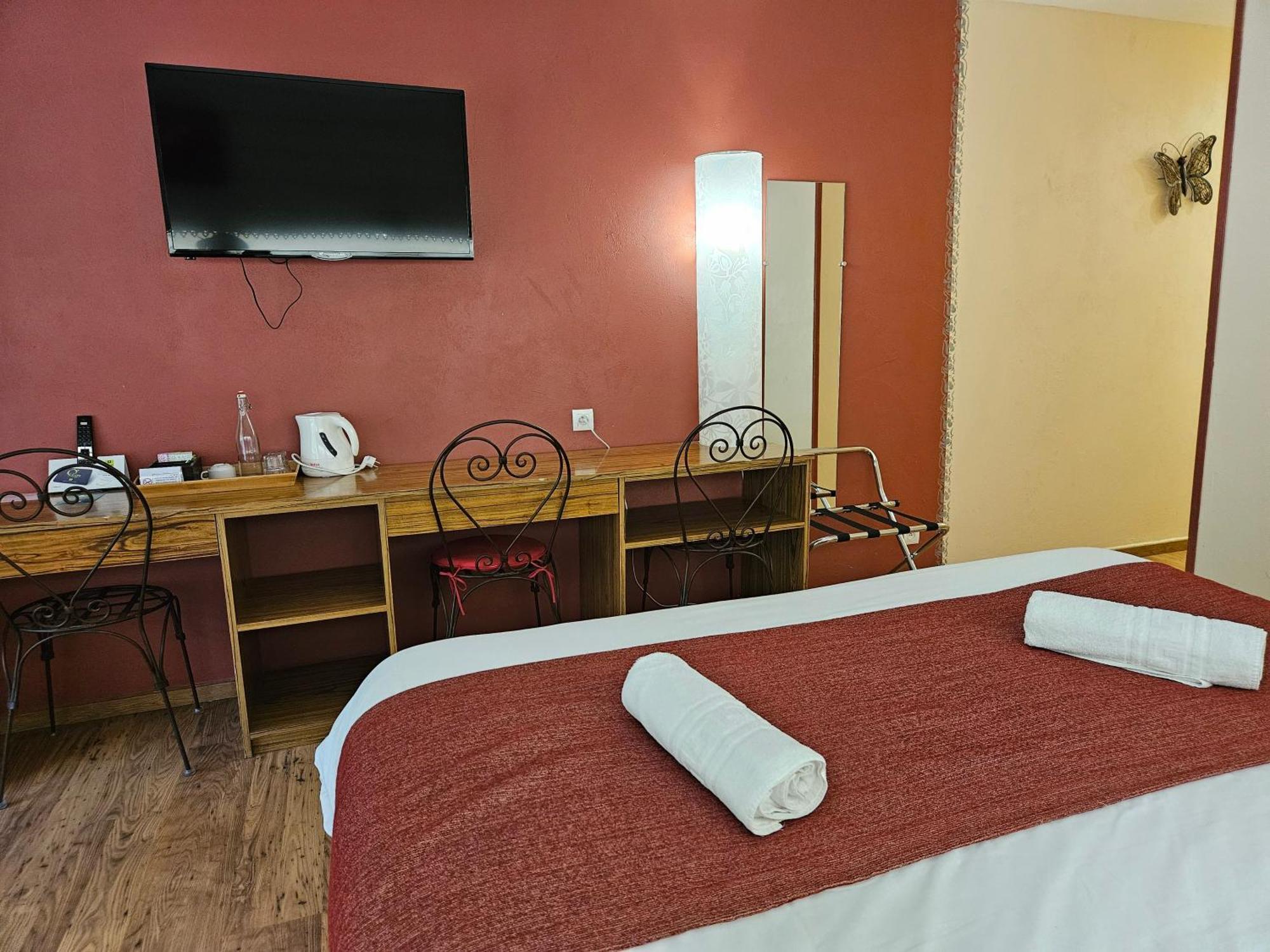Hotel Le Mont Barral Creyers Bagian luar foto