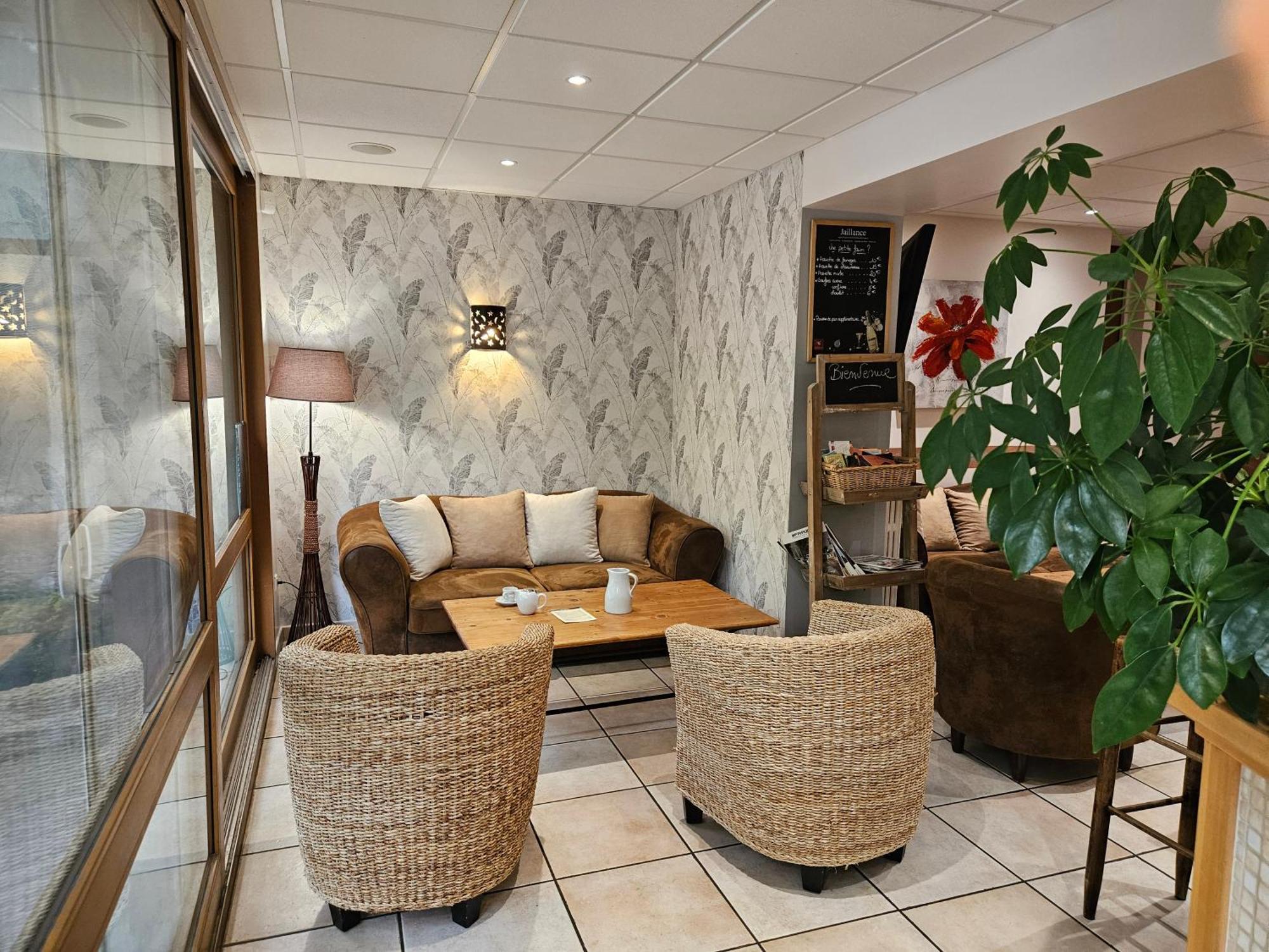 Hotel Le Mont Barral Creyers Bagian luar foto