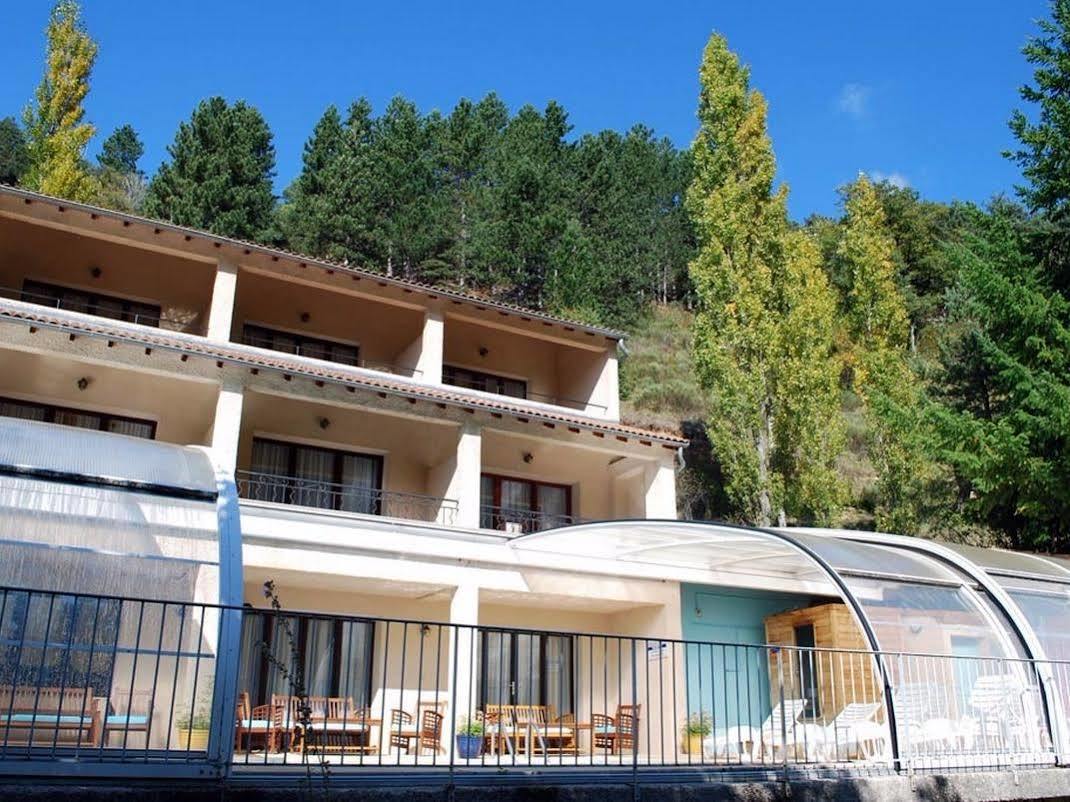 Hotel Le Mont Barral Creyers Bagian luar foto